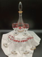 Karanfil desenli şarap takımı